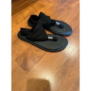 Woman’s Sanuk sandals